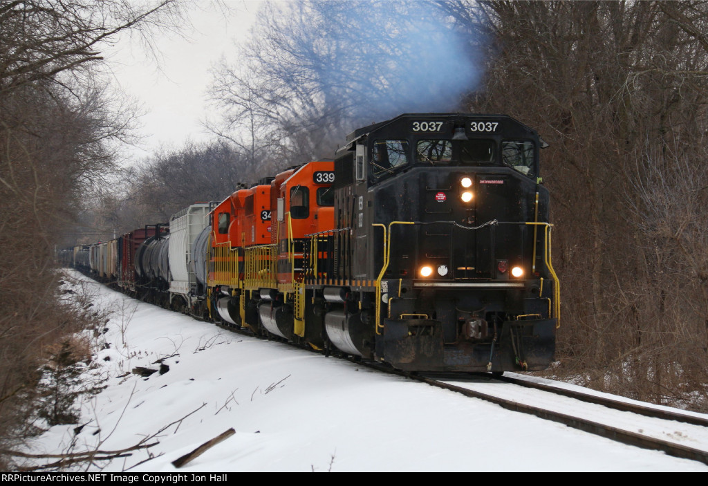 Starting north, 701's power digs in as they start the climb out of town